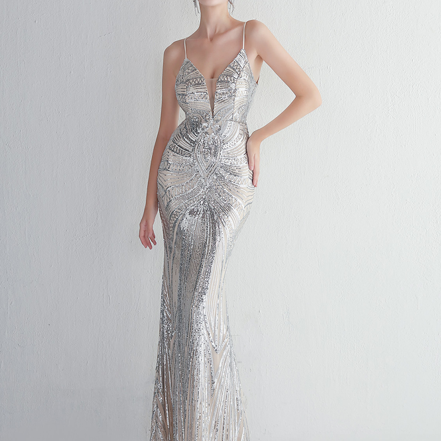 Grünes Spaghetti-Abschlussballkleid mit tiefem V-Ausschnitt und Pailletten M02188