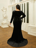 MISSORED Plus Size V-neck Long Sleeve Black Velvet Split Prom Dress