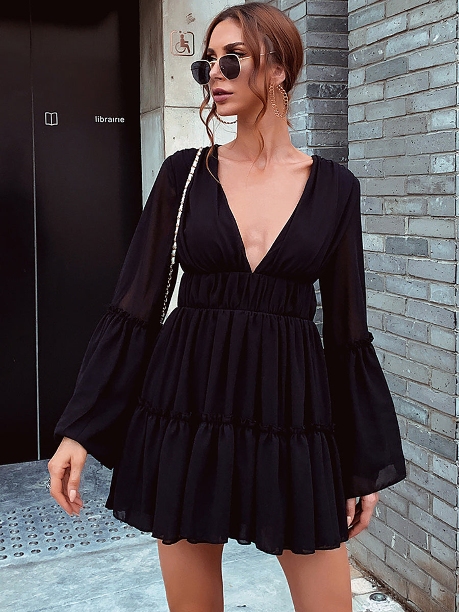 Lockeres Freizeitkleid mit Rüschensaum M0206